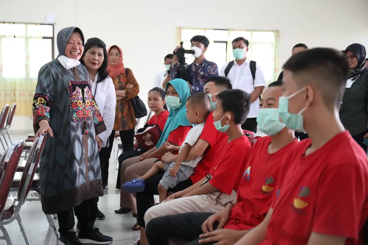 Mensos Risma Bagikan Kaki Palsu Gratis, Sukardi: Pemerintah Sangat Memperhatikan Rakyat Kecil (Foto: kemensos.go.id)
