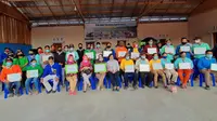 Kementan berikan penghargaan untuk puluhan petani dan pendamping yang terlibat dalam kegiatan Sekolah Lapang IPDMIP di Poso, Sulawesi Tengah. (Ist)