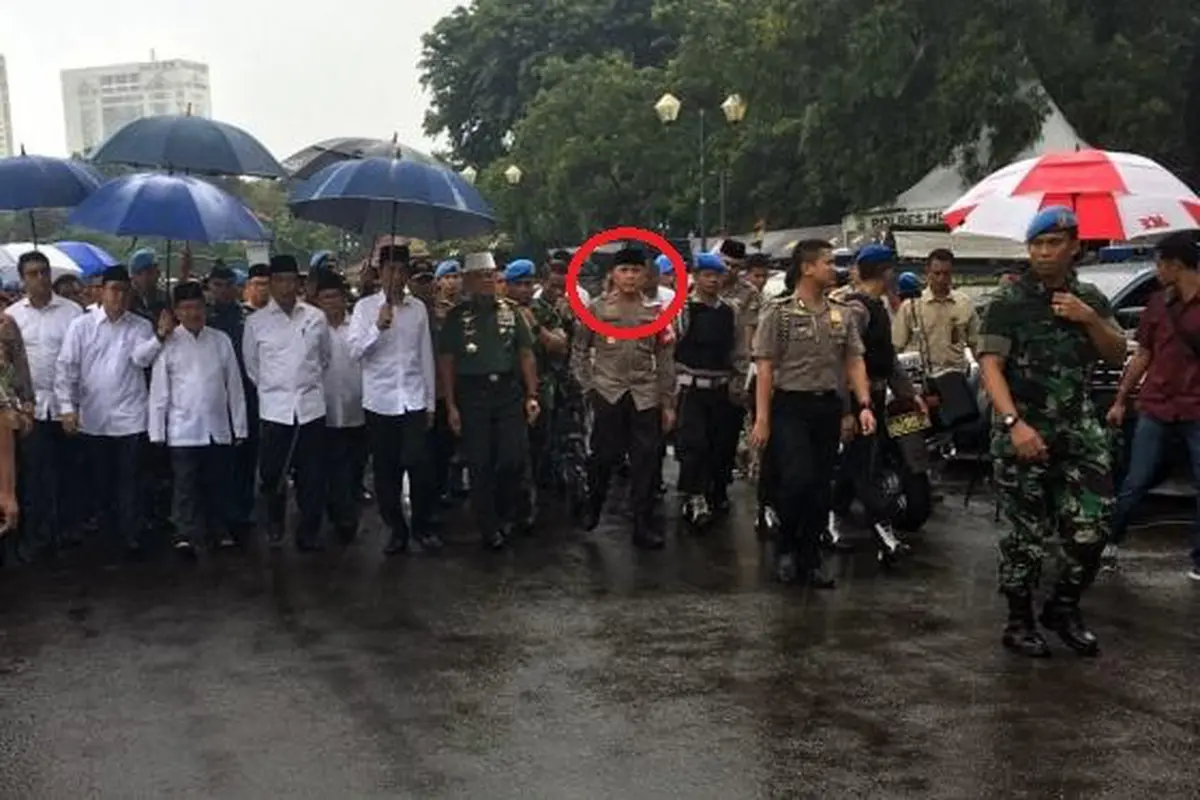 Heboh Jaket Bomber Jokowi Hingga Jenderal Iwan Bule