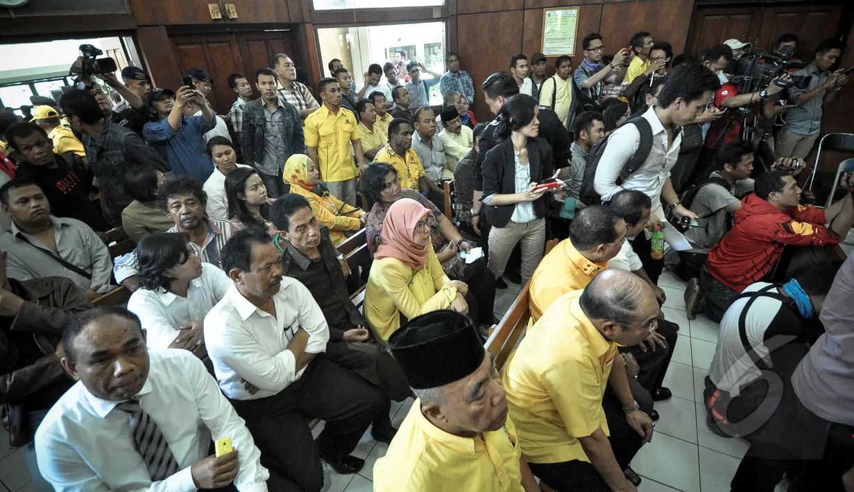 Suasana persidangan sengketa pengurusan Partai Golongan Karya (Golkar) di Pengadilan Negeri Jakarta Utara, Selasa (31/3/2015). Hakim memutuskan kedua kubu Golkar untuk mediasi selama 40 hari.(Liputan6.com/Faizal Fanani)