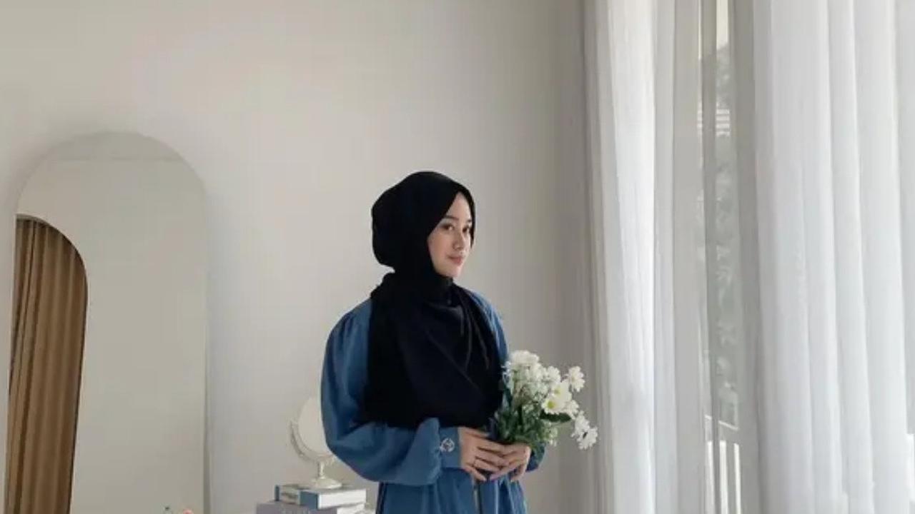 6 Inspirasi Model Hijab Khansa Mariska yang Modis dan Tetap Santun, Anti Ribet