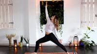 Ilustrasi yoga di dalam rumah. (Foto: Unsplash/Zen Bear Yoga)