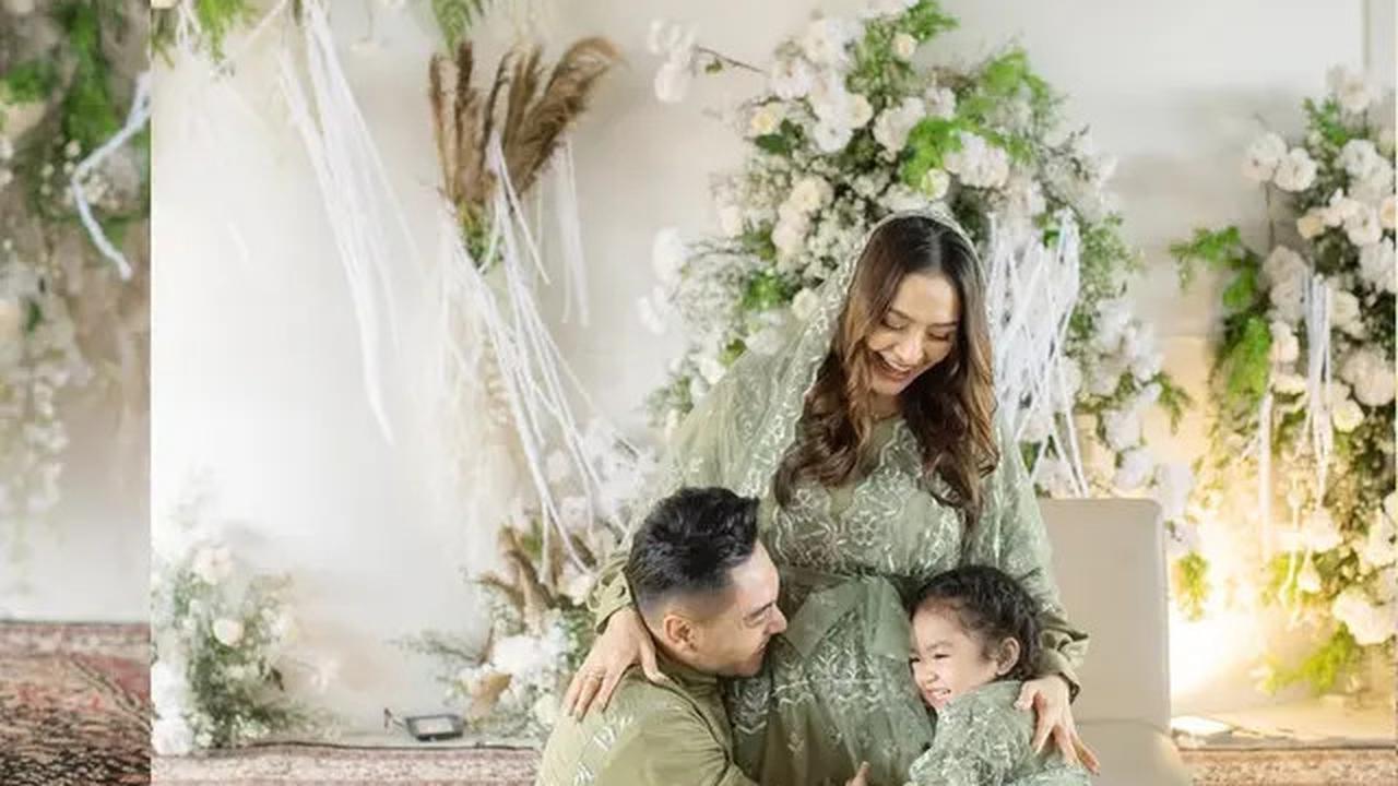 4 Artis Ini Kehilangan Salah Satu Bayi Kembar saat Masih Dalam Kandungan