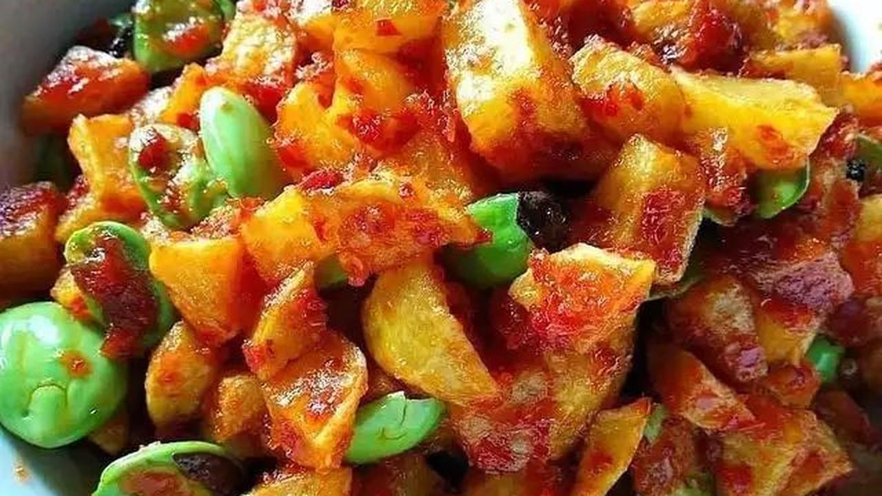 <b>6. Sambal Goreng Kentang Petai</b>
