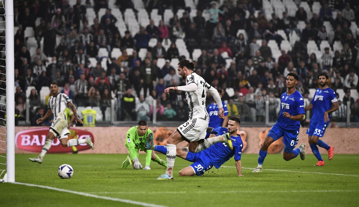 Empat gol kemenangan Juventus masing-masing dicetak oleh Moise Kean di babak pertama serta Weston McKennie dan dua gol Adrien Rabiot di babak kedua. (Fabio Ferrari/LaPresse via AP)