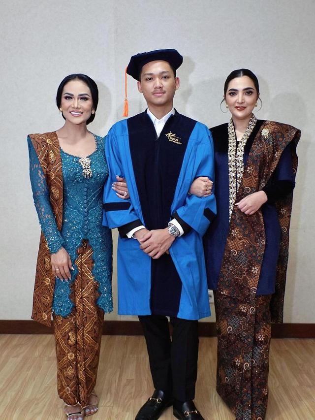 6  Inspirasi Kebaya untuk Pendamping Wisuda dari Kris Dayanti, Ashanty, Aaliyah Massaid, hingga Sarah Menzel