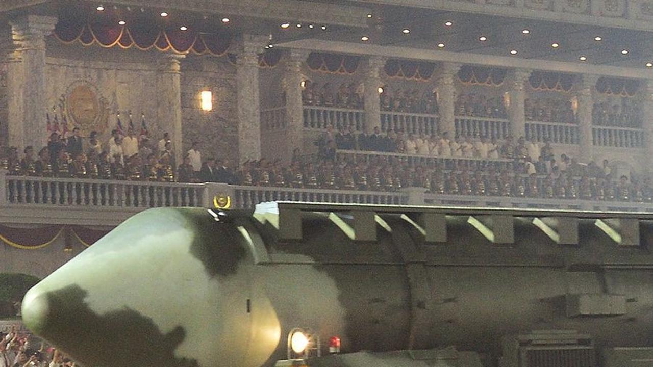 FOTO: Kim Jong-un Arak Senjata Korut di Depan Rusia dan China, Ada Rudal Antarbenua yang Bisa Jangkau AS