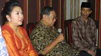 Gus Dur bertemu dengan Jokowi saat masih menjabat sebagai Wali Kota Solo.(Dok Blontank Poer)