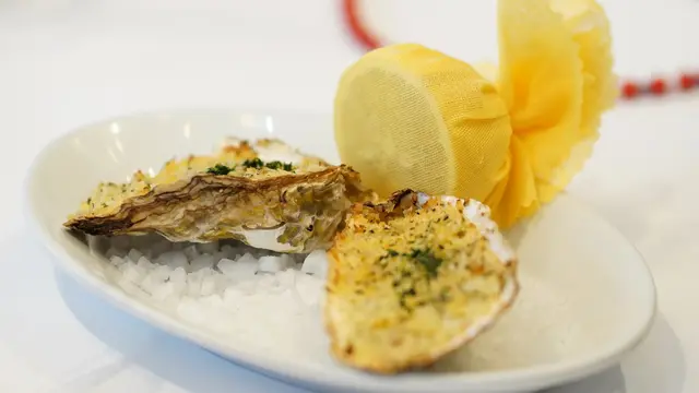 Ruth’s Chris menawarkan paket menu spesial Valentine yang menghadirkan kombinasi surf and turf terbaik (Foto/Sumber: Ruth’s Chris Steak House Jakarta)