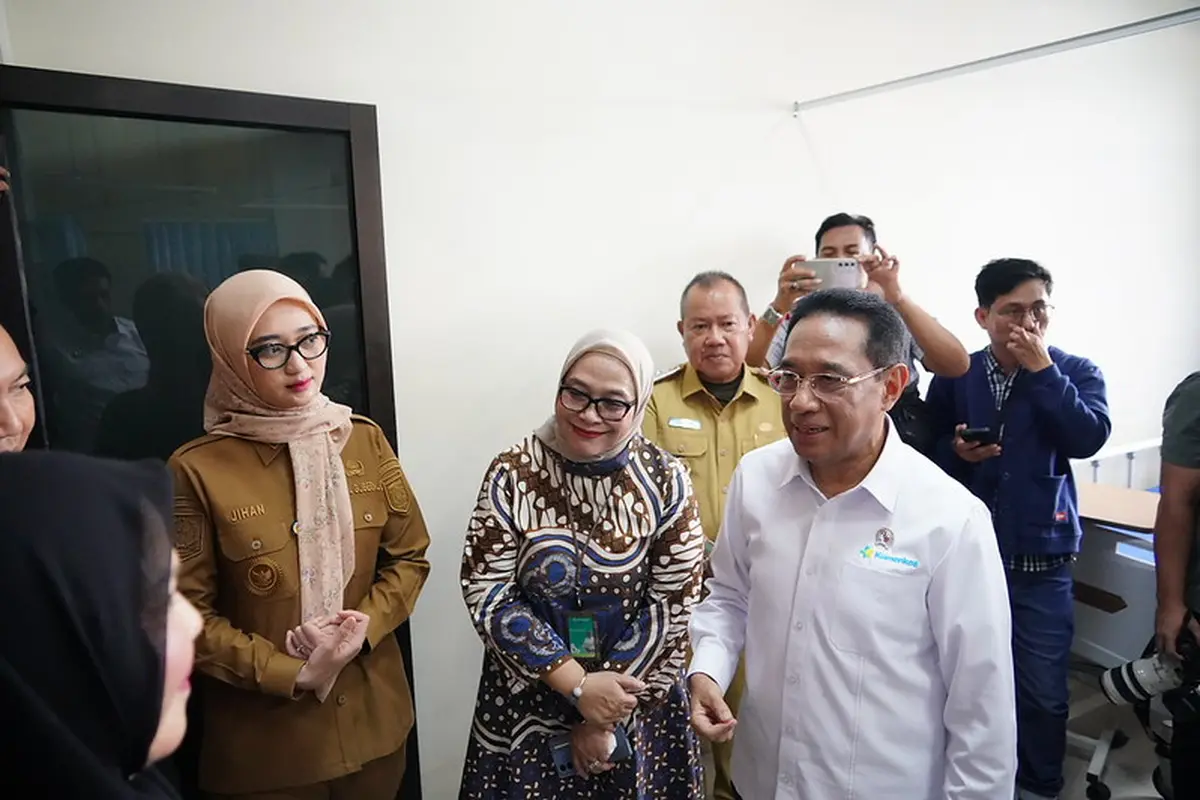 Wamenkes Benny meminta  seluruh anggota keluarga dari pasien tuberkulosis melakukan Cek Kesehatan Gratis (CKG) termasuk rontgen untuk mengetahui kondisi kesehatan. (Dok Kemenkes)