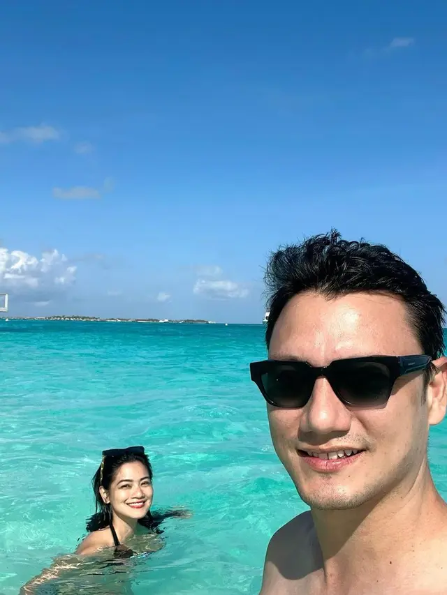 Bak Bulan Madu, Ini 7 Momen Titi Kamal dan Christian Sugiono Liburan di Maldive
