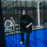Padel juga memberikan kesempatan untuk mengekspresikan gaya lewat outfit sporty yang tetap sopan. (foto/dok: instagram.com/citraciki)