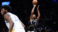 Aksi Kevin Durant saat Nets melawan Warriors di lanjutan NBA 2022/2023 (AP)
