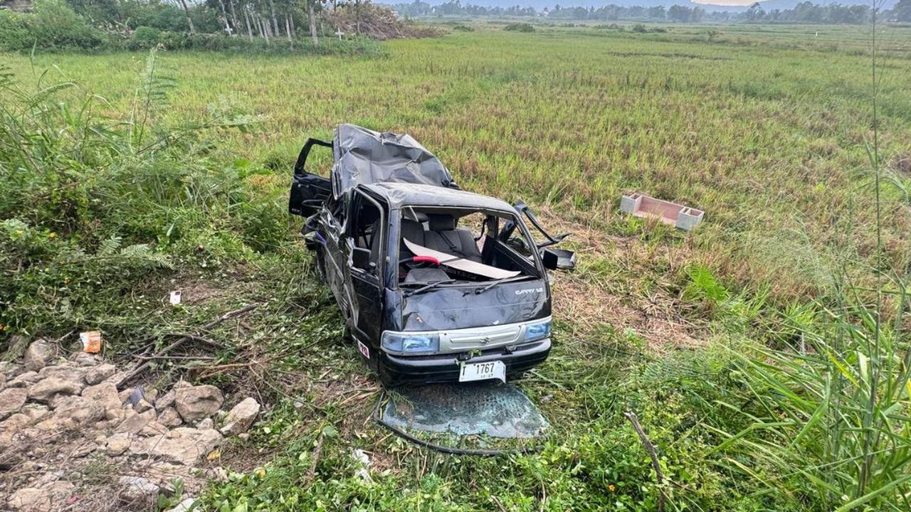 Truk Tangki Tabrak Bagian Belakang Angkot, 1 Pelajar Meninggal dan 10 Orang Terluka