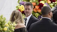 Brad Pitt di pemakaman Chris Cornell. (Ace Showbiz / Coleman-Rayner)