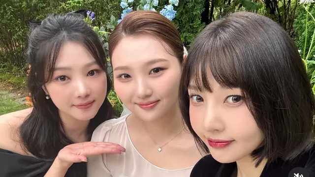 Joy Red Velvet hadir di pernikahan adiknya dengan rambut bob yang membuat tampil imut. [@_imyour_joy]