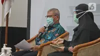 Direktur Jenderal Pencegahan dan Pengendalian Penyakit Kemenkes Achmad Yurianto (kiri) dalam talkshow soal update Vaksin Covid-19 di Kemenkes, Jakarta, Senin (19/10/20). (Liputan6.com/Herman Zakharia)