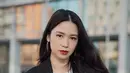 Outfit yang dikenakannya tentunya juga mendukung penampilan Laura Basuki. Artis yang sudah sabet banyak penghargaan ini memang selalu berhasil bikin terpukau dengan pesonanya, bahkan ada yang menyebut jika kecantikan Laura Basuki adalah timeless beauty atau kecantikan abadi. (Liputan6.com/IG/laurabas)