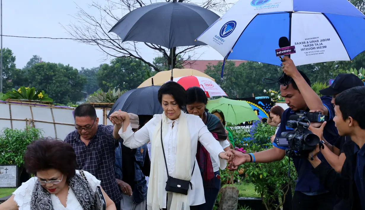 Frans Tumbuan dimakamkan di TPU Tanah Kusir