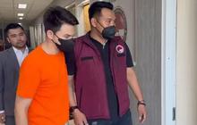 Tak Kenakan Baju Tahanan, Potret Jonathan 'Ijonk' Frizzy Dilimpahkan ke Kejaksaan