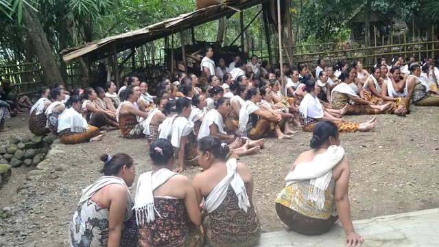 Anak putu berziarah di Panembahan Banokeling dalam upacara Punggahan, tiap menjelang bulan Puasa. (Foto: Liputan6.com/Muhamad Ridlo).