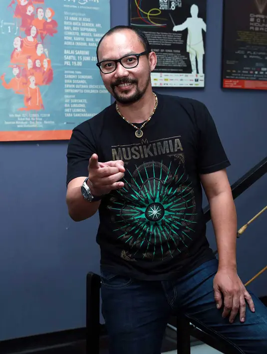 Bersama musisi-musisi kenamaan Indonesia, mantan suami Rossa ini menampilkan kolaborasi yang atraktif untuk para pemirsa SCTV di rumah. (Deki Prayoga/Bintang.com)