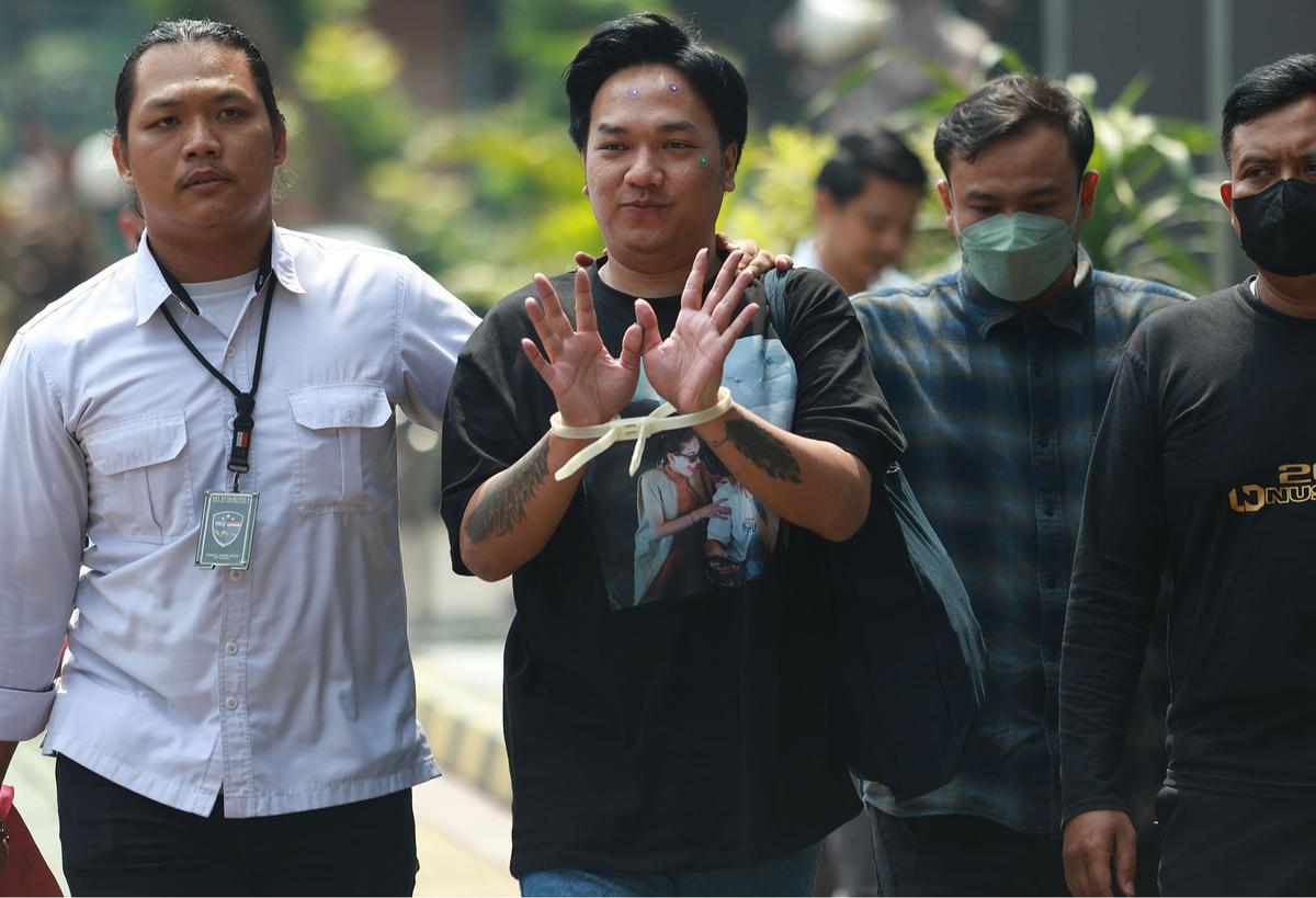 FOTO: Nikita dan Asistennya Mail Diserahkan ke Kejari Jakarta Selatan
