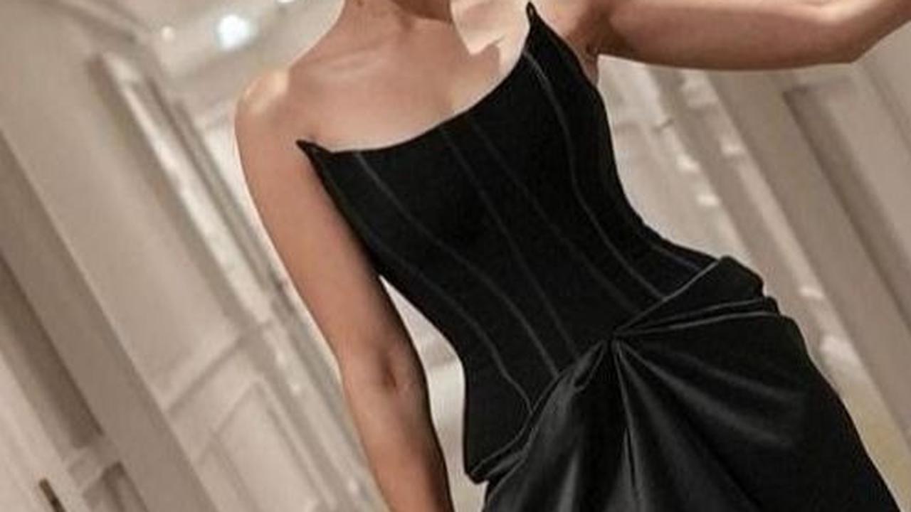 Tampil Elegan Dalam Balutan Dress Hitam di Paris, Kecantikan Enzy Storia Bikin Speechless