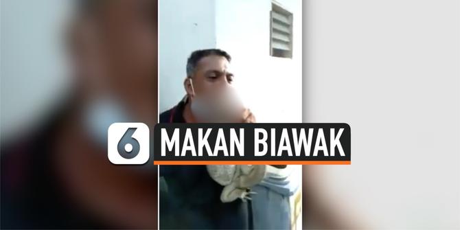 VIDEO: Demi Viral Pria Makan Biawak Hidup-Hidup