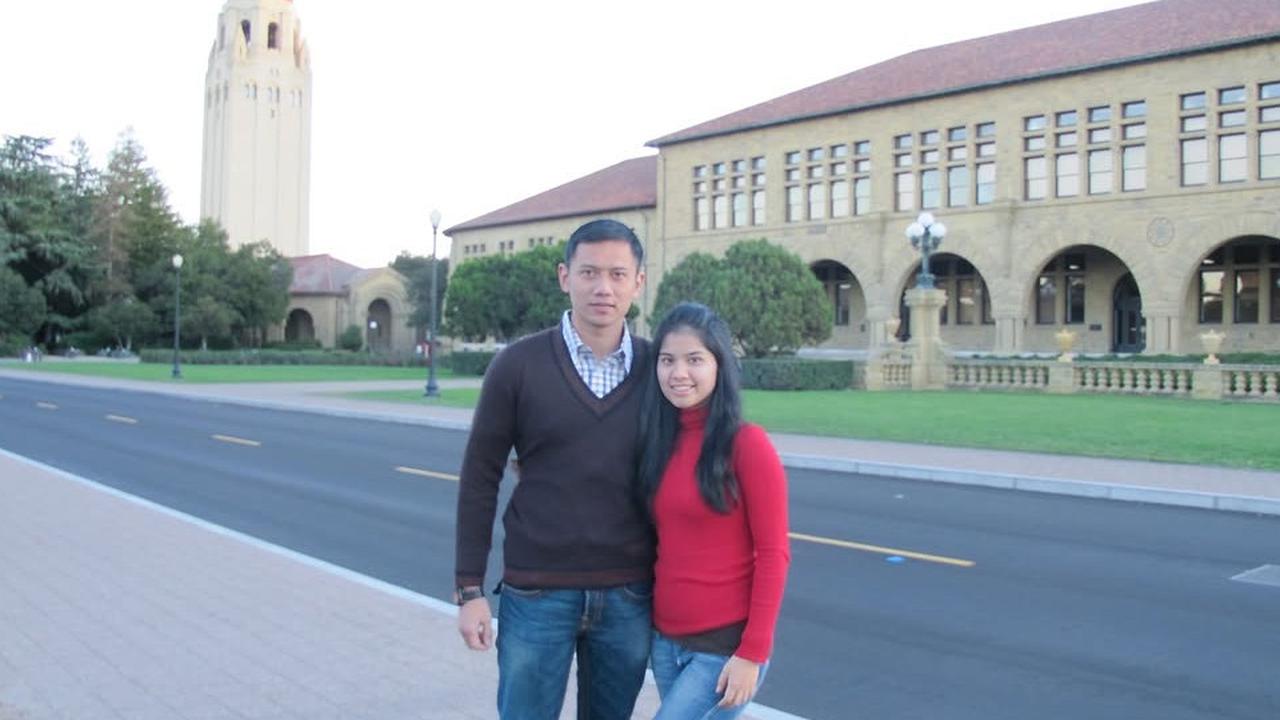 Annisa Pohan Mengulang Pose Foto 16 Tahun Lalu di Stanford, Dulu Harapan Kini Hati yang Tenang