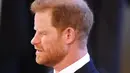 Pangeran Harry dalam prosesi persemayaman Ratu Elizabeth II di Westminster Hall, 14 September 2022. (Foto: Darren Fletcher/Pool Photo via AP)