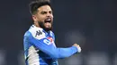 Penyerang Napoli, Lorenzo Insigne berselebrasi usai mencetak gol ke gawang Juventus pada pertandingan lanjutan Liga Serie A Italia di Stadio San Paolo di Naples (26/1/2020). Napoli menang tipis atas Juventus 2-1. (Fabrizio Corradetti/LaPresse via AP)