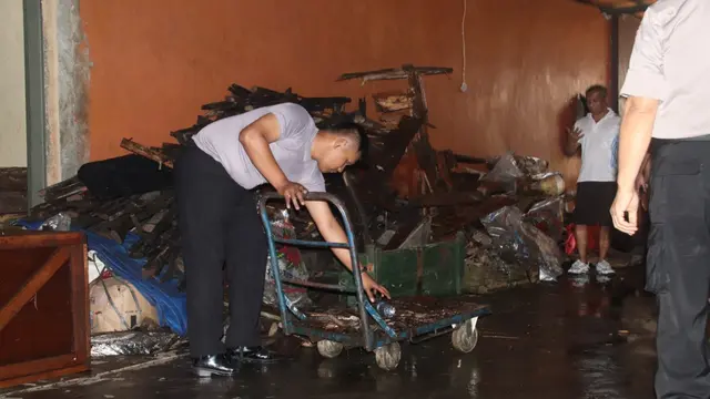 Foto-Foto Barang yang Terbakar di Gudang Bawah Tanah Polda Metro Jaya (Dok: Humas Polda Metro Jaya)