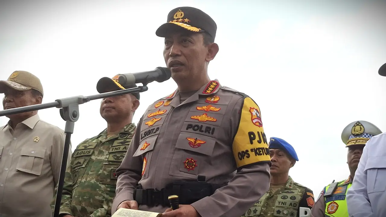 Kapolri Jenderal Listyo Sigit Prabowo usai memimpin Apel Gelar Pasukan Operasi Ketupat 2026 di Monas, Jakarta, Kamis (12/3/2026).
