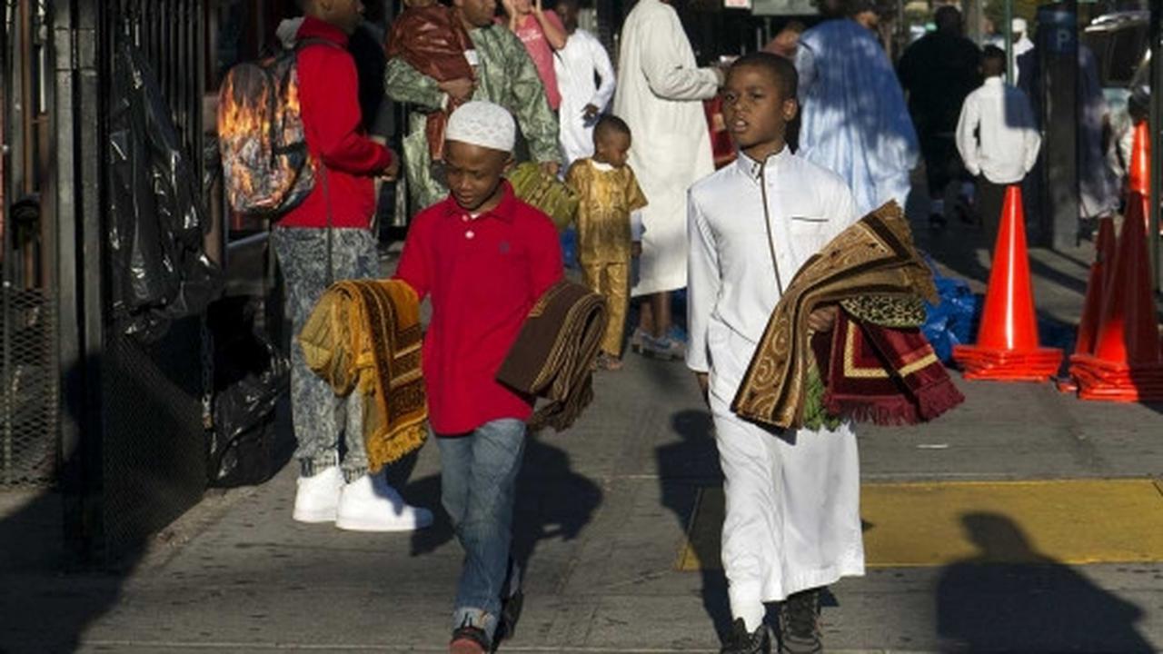 Kekhusyukan umat muslim di New York jalani ibadah salat Idul Adha