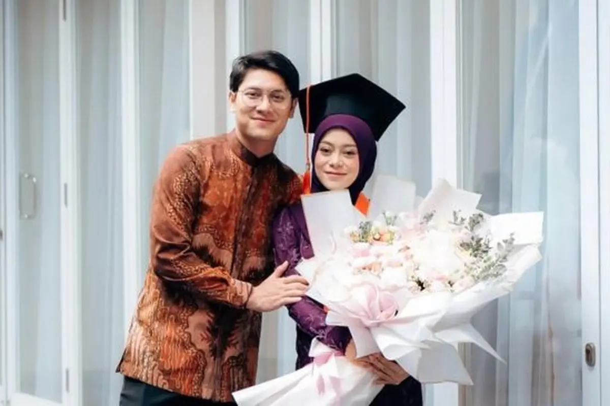 Momen Lesti Kejora wisuda sarjana (credit: instagram/lestikejora)