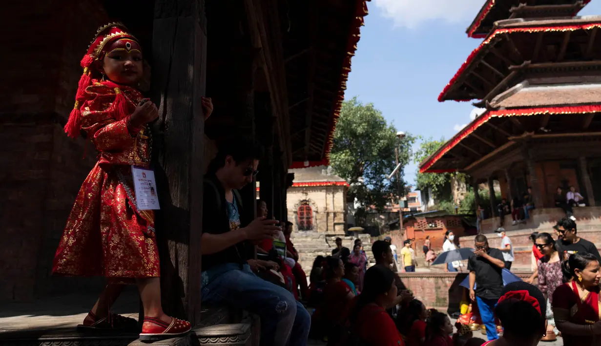 Tradisi pemujaan terhadap gadis-gadis muda praremaja sebagai manifestasi dari energi ilahi perempuan. (AP Photo/Niranjan Shrestha)