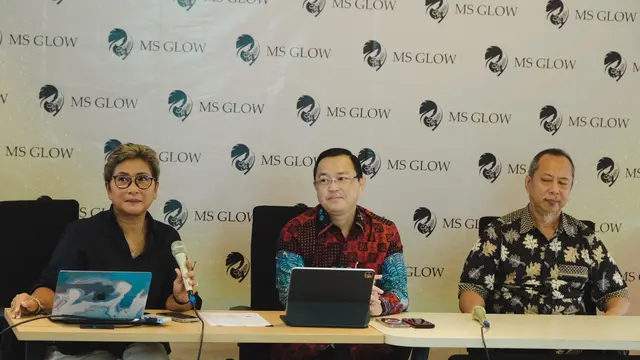 Arman Hanis, kuasa hukum MS Glow saat melakukan konferensi pers di J99 Tower, Jakarta Selasa (29/7/2022)