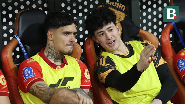 Foto: Melihat Aktivitas Cyrus Margono di Bench Pemain Persija, Masih Menanti Debut
