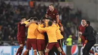 AS Roma tampil heroik ketika menggulung Barcelona 3-0 pada laga leg kedua perempat final Liga Champions, di Stadion Olimpico, Selasa (10/4/2018) atau Rabu dini hari WIB. (AP Photo/Andrew Medichini)