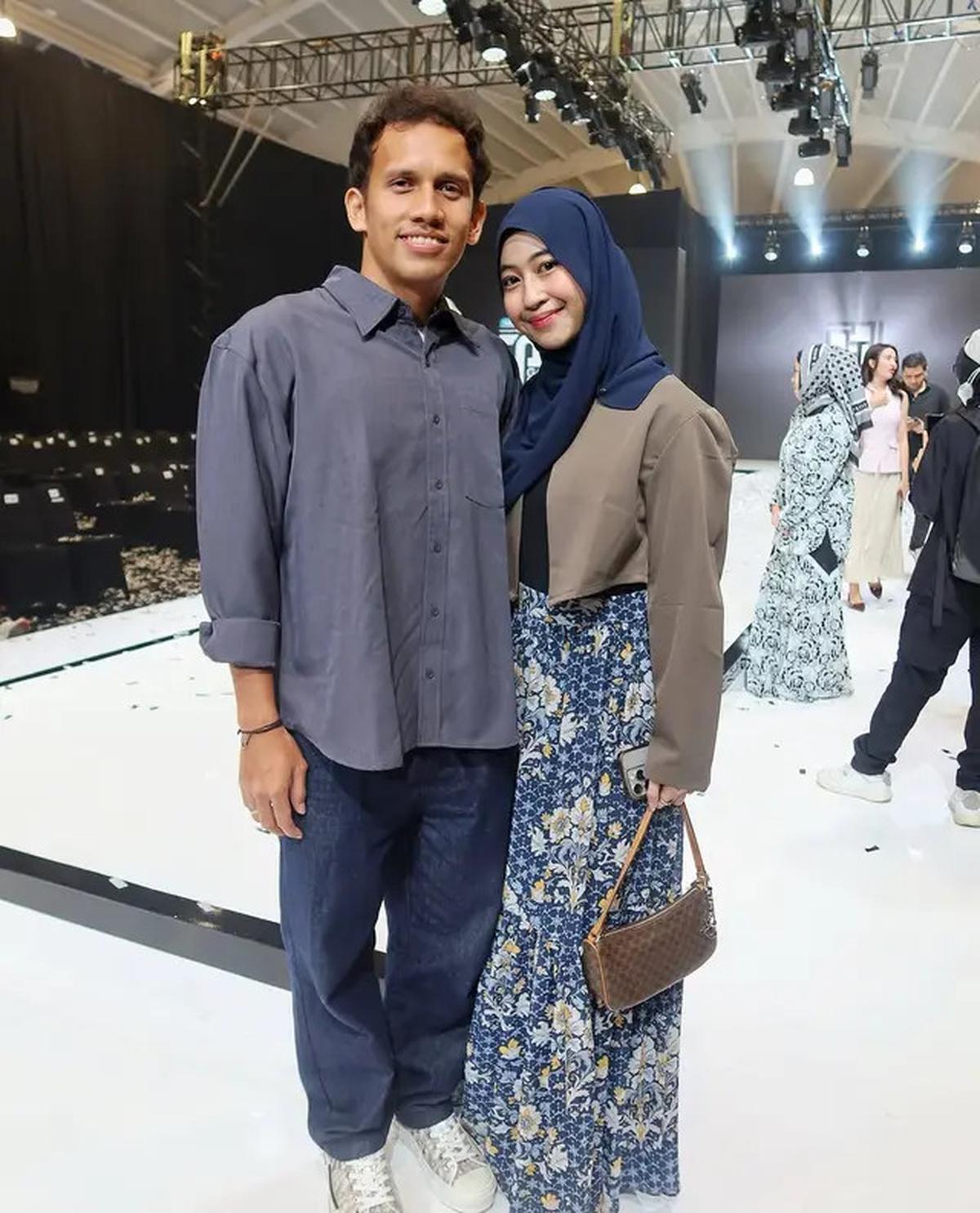 Tanpa Serba Hitam, Adiba Khanza Keluar dari Zona Nyaman dengan Outfit Bernuansa Biru Saat Hadiri Fashion Show