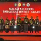 Acara malam Anugerah Paralegal Justice Awarddi Hotel Discovery, Jakarta, Kamis (1/6/2023). Lurah Setu Kecamatan Cipayung Dwi Widiastuti, berhasil meraih predikat 10 Terbaik. (Dok Kemenkumham)