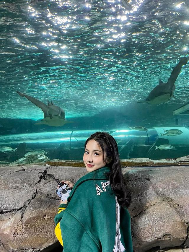 Tampil Stylish, Ini 7 Potret Angie Marcheria Saat Liburan ke Australia