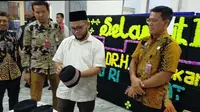 Anggota Dewan Perwakilan Daerah (DPD) Sumatera Utara (Sumut), Dedi Iskandar Batubara, terpukau dengan kerajinan warga binaan Rutan Kelas I Medan