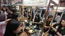 Pelaku UMKM dan brand lokal turut meramaikan IdeaFest 2026 di Jakarta Convention Center (JCC), Senayan, Jakarta, Jumat (4/9/2026). Sejumlah pelaku usaha berpartisipasi melalui area pameran dan bazar kreatif, salah satunya kolaborasi Semasa Market yang menampilkan beragam produk, mulai dari kriya, fesyen, hingga kuliner. (KLY/Budy Santoso)