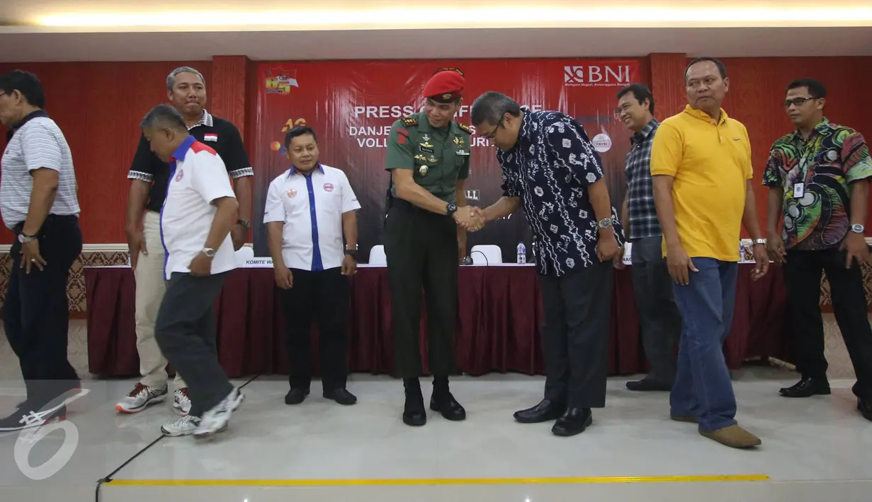 Letnal Kolonel Inf Ahmad Fikri Musmar usai jumpa pers kegiatan Danjen Kopassus - BNI Open Volley Ball Tournament, Jakarta Timur, Jumat (31/3). Turnamen ini diselenggarakan pada 2-7 April 2017 (Liputan6.com/Immanuel Antonius)