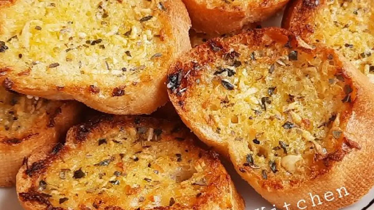 Ilustrasi Roti Bawang Krispi