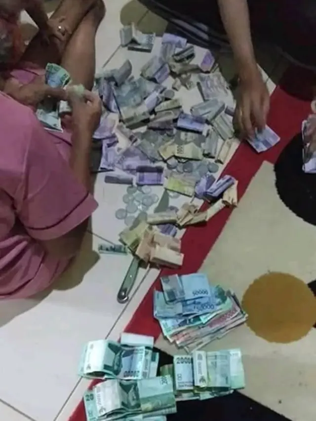 Pria Ini Dapat Untung Rp 3 Juta Buka WC Umum Saat Aksi Demo 22 Mei
