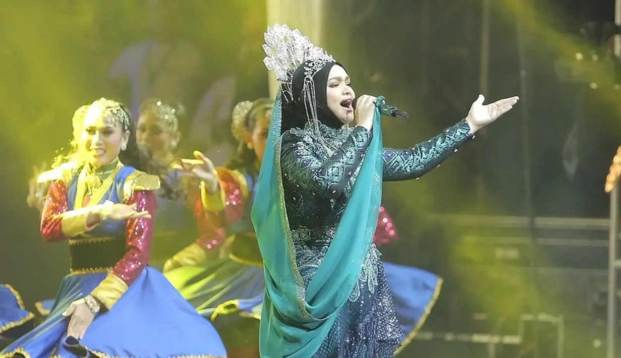 Penampilan Siti Nurhaliza pada acara Konser Dato Sri Siti Nurhaliza on Tour sangat totalitas dengan berbagai riasan. (KapanLagi/Bambang E Ros)