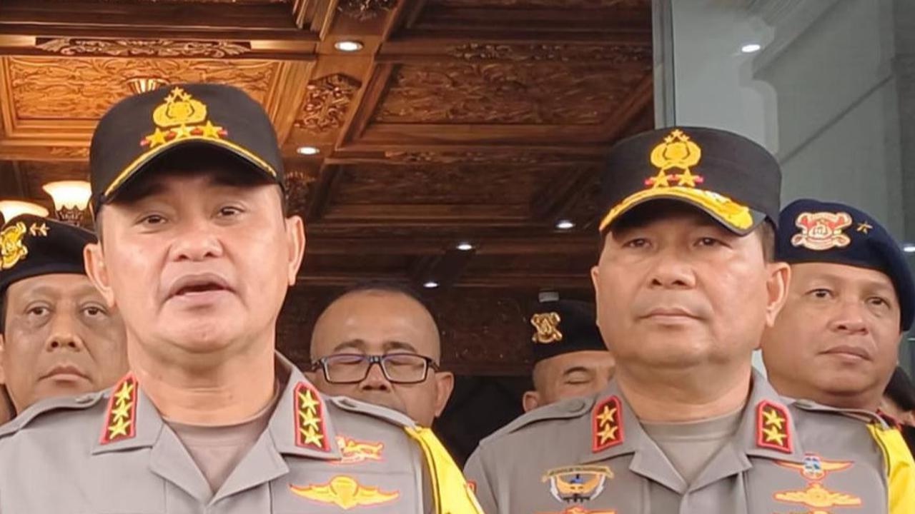 Kepala Operasi (Kaops) Mantap Brata Komisaris Jendral (Komjen) Pol Fadil Imran, Wakil Kepala Operasi (Wakaops) Komjen Pol Imam Widodo dan sejumlah Jenderal Polri datangi Kantor KPU Pusat . (Merdeka.com/Rahmat Baihaqi)